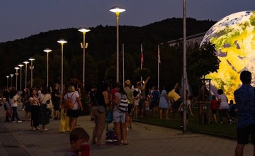 FOTO: Modely planét na námestí v Partizánskom