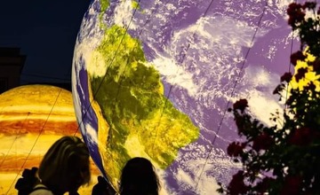 FOTO: Modely planét na námestí v Partizánskom