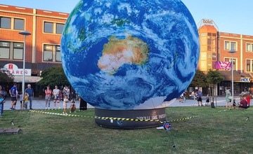 FOTO: Modely planét na námestí v Partizánskom