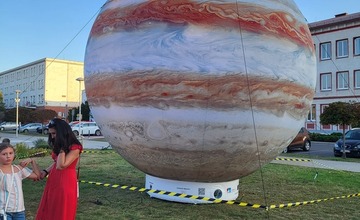 FOTO: Modely planét na námestí v Partizánskom