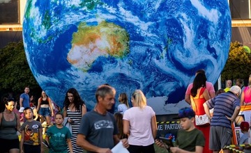 FOTO: Modely planét na námestí v Partizánskom