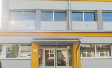 FOTO: Do dvoch škôl Trenčianskeho kraja pribudli moderné športoviská