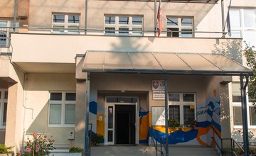 FOTO: Do dvoch škôl Trenčianskeho kraja pribudli moderné športoviská