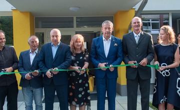 FOTO: Do dvoch škôl Trenčianskeho kraja pribudli moderné športoviská