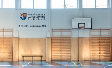FOTO: Do dvoch škôl Trenčianskeho kraja pribudli moderné športoviská