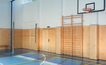 FOTO: Do dvoch škôl Trenčianskeho kraja pribudli moderné športoviská