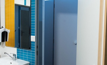 FOTO: Do dvoch škôl Trenčianskeho kraja pribudli moderné športoviská