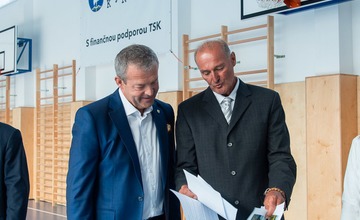 FOTO: Do dvoch škôl Trenčianskeho kraja pribudli moderné športoviská