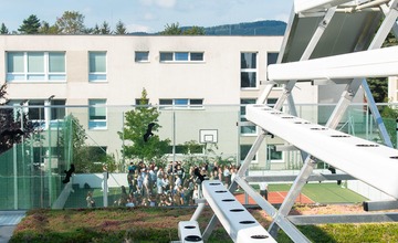 FOTO: Do dvoch škôl Trenčianskeho kraja pribudli moderné športoviská