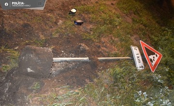 FOTO: Dopravnú nehodu pri Ilave spôsobil 21-ročný mladík