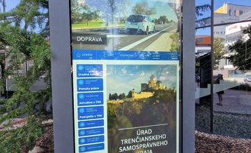 FOTO: Pred župným úradom v Trenčíne pribudla moderná novinka