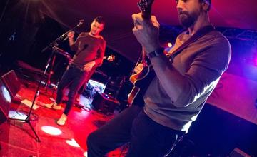 FOTO: Trenčiansky hudobný festival Garáž je v plnom prúde
