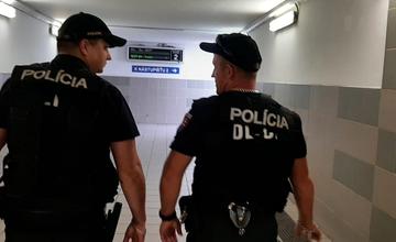 FOTO: Polícia naďalej pokračuje v náhodných kontrolách vlakov