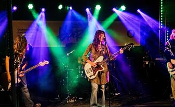 FOTO: Trenčiansky hudobný festival Garáž je v plnom prúde