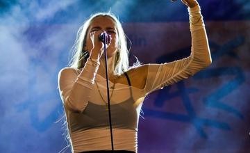 FOTO: Trenčiansky hudobný festival Garáž je v plnom prúde