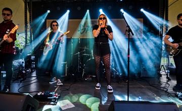 FOTO: Trenčiansky hudobný festival Garáž je v plnom prúde