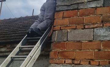 FOTO: Dve obce, rovnaký problém. Vyriešili to miestni dobrovoľní hasiči