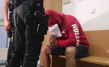 FOTO: Obvinený muž z tragédie v Čachticiach do väzby nepôjde. Rozhodol o tom súd