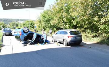 FOTO: Kuriózna dopravná nehoda. Opitý dôchodca za volantom dokázal takmer nemožné