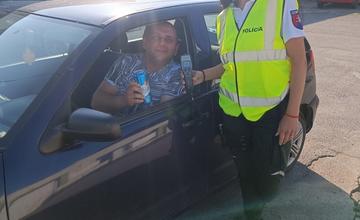 FOTO: Trenčianski policajti uverejnili správu o svojej akcii. Takto na to zareagovali ľudia