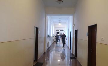 FOTO: Transvestita Kim opäť na súde vyvádzal. Žiadal prepustenie na kauciu