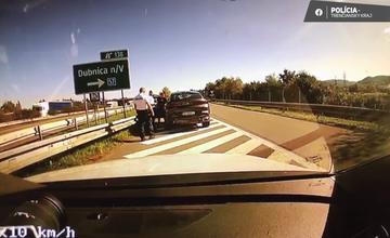 FOTO: Z oslavy rovno za volant a na diaľnicu. Pozornému oku dopravných policajtov však podgurážený vodič neunikol