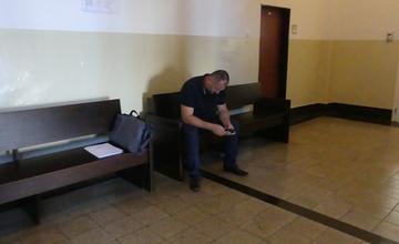 FOTO: Súd rozhodoval o osude strelca z Čachtíc. Zostane Patrik na slobode?