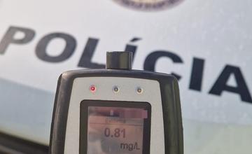 FOTO: Vodič v Trenčíne narazil do autobusu MHD