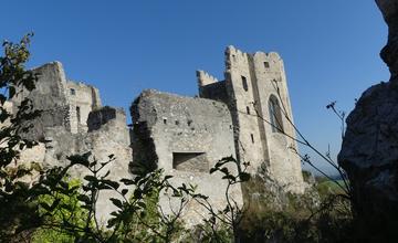 FOTO: Hrad Beckov vstáva z popola. Takýto výhľad návštevník zažije po prvýkrát