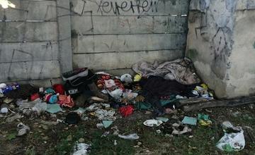 FOTO: V Trenčíne si povedali dosť! Neporiadok z parku musel zmiznúť