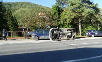 FOTO: Slovenskí aj českí hasiči bojovali s horiacim elektromobilom. Priznali, že to nie je ľahké