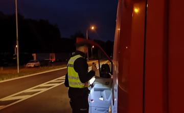 FOTO: Česko zaviedlo dočasné kontroly na hraniciach so Slovenskom. Hranice bude strážiť 130 policajtov