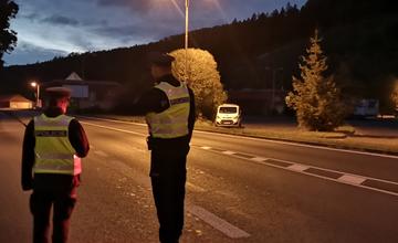 FOTO: Česko zaviedlo dočasné kontroly na hraniciach so Slovenskom. Hranice bude strážiť 130 policajtov
