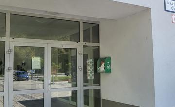 FOTO: V Trenčianskom kraji pribudol ďalší automatický externý defibrilátor