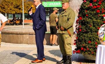 FOTO: Unikátna prehliadka veteránov v Partizánskom