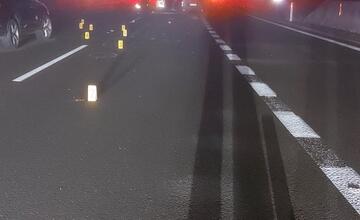 FOTO: Hrozivá nehoda na D1: Vodič zostal stáť so svojim autom krížom cez diaľnicu. Stalo sa mu to osudným