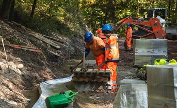 FOTO: Modernizácia cesty z Veľkých Uheriec do Skýcova