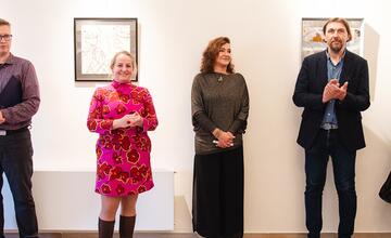 FOTO: V kaštieli pri Ilave otvárali výstavu Ruky svetla