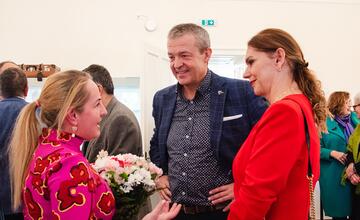 FOTO: V kaštieli pri Ilave otvárali výstavu Ruky svetla