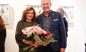 FOTO: V kaštieli pri Ilave otvárali výstavu Ruky svetla