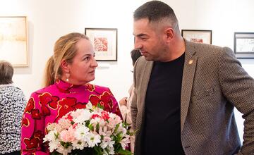 FOTO: V kaštieli pri Ilave otvárali výstavu Ruky svetla