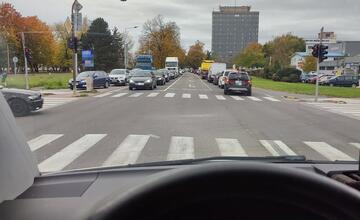 FOTO: V Partizánskom sa tvoria kolóny. Polícia upozorňuje vodičov, aby použili obchádzkové trasy