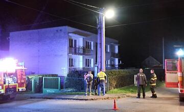 FOTO: Poplach v hornonitrianskej obci. Z bytovky unikal plyn, museli ju evakuovať