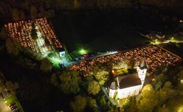 FOTO: Dušičky z výšky. Takto to vyzerá na cintorínoch v okolí Trenčína v týchto dňoch