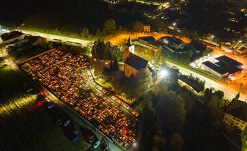 FOTO: Dušičky z výšky. Takto to vyzerá na cintorínoch v okolí Trenčína v týchto dňoch