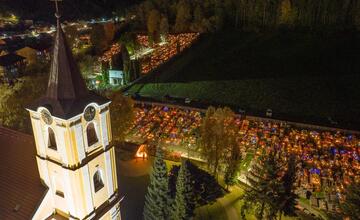 FOTO: Dušičky z výšky. Takto to vyzerá na cintorínoch v okolí Trenčína v týchto dňoch