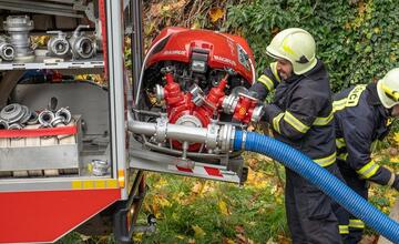 FOTO: Poplach na zámku. Jednu z najromantickejších pamiatok na Slovensku obsadili desiatky hasičov