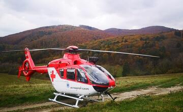 FOTO: Leteckí záchranári z Trenčína ratovali v ťažko dostupnom teréne zavaleného muža
