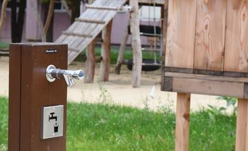 FOTO: Práce na detskom ihrisku v Trenčíne postupne dokončujú