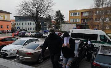 FOTO: V Trenčíne platili falošnými stovkami, skončili pred sudcom. Tínedžerom hrozia vysoké tresty!